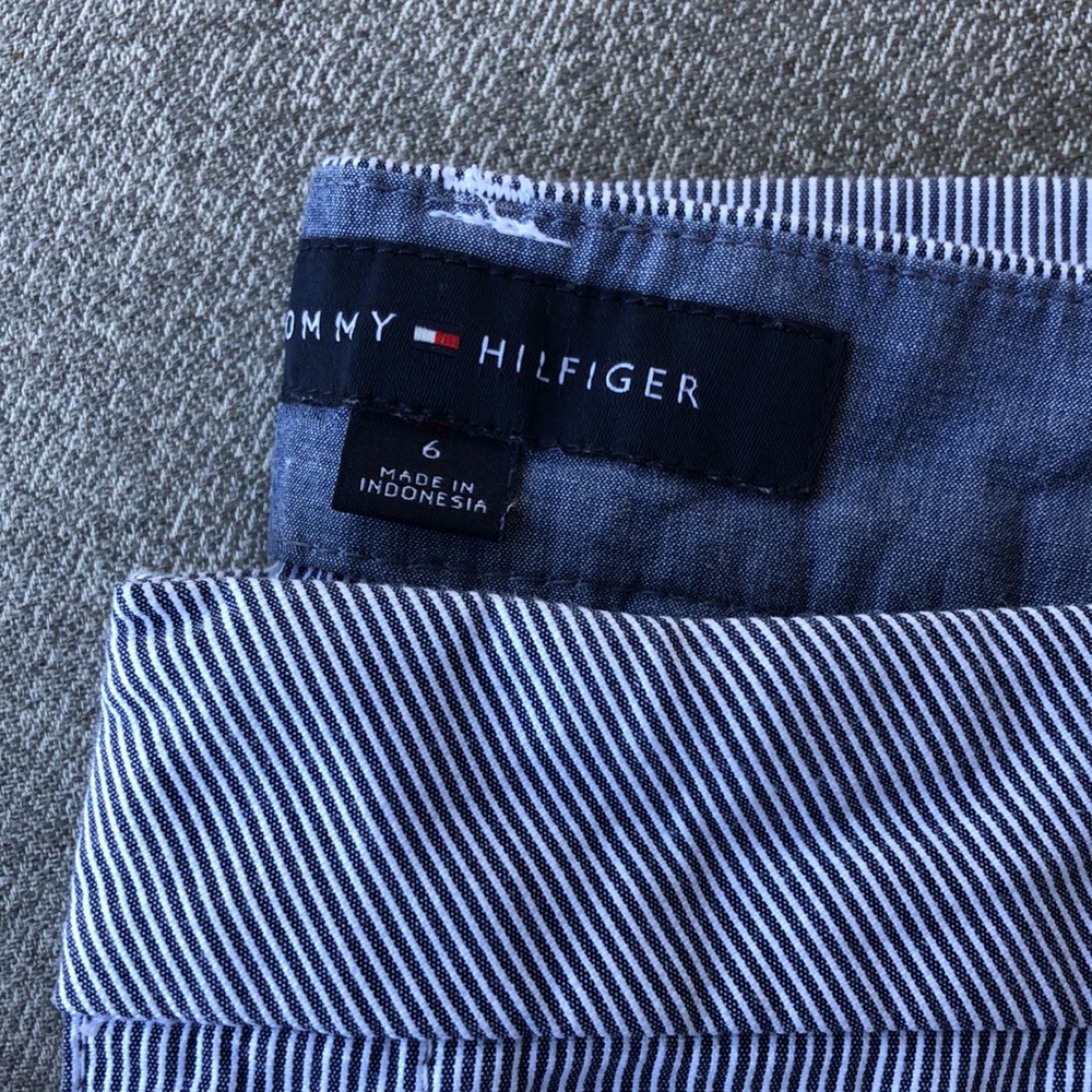 Like new! - TOMMY HILFIGER Pinstripe Seersucker Shorts - Picture 2 of 8